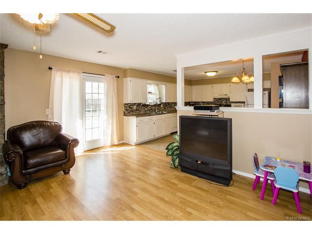 1101 May Lane, Bartlesville, OK 74006