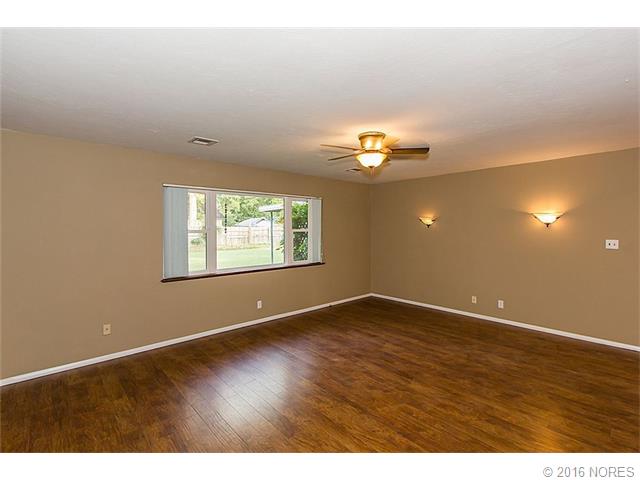 1715 Crescent Drive, Bartlesville, OK 74006