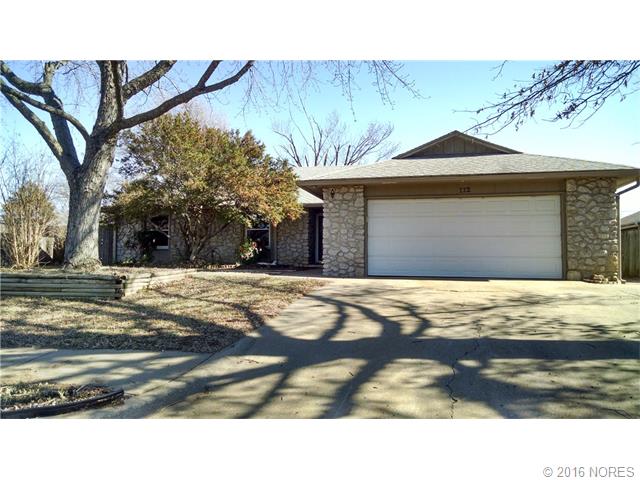112 Elmhurst Court, Bartlesville, OK 74006
