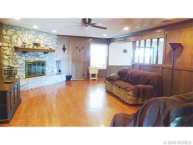 112 Elmhurst Court, Bartlesville, OK 74006