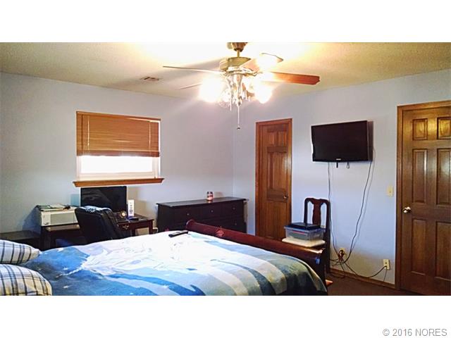 112 Elmhurst Court, Bartlesville, OK 74006