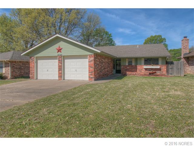 1733 East Drive, Bartlesville, OK 74006