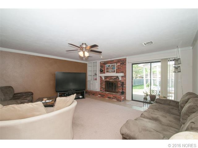 1733 East Drive, Bartlesville, OK 74006