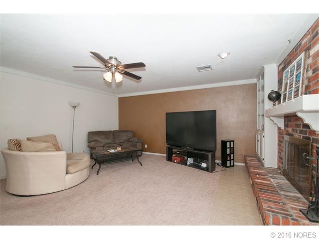 1733 East Drive, Bartlesville, OK 74006