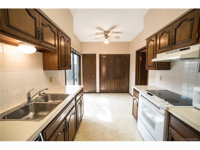 23 SE Shadow Lake Drive, Bartlesville, OK 74006