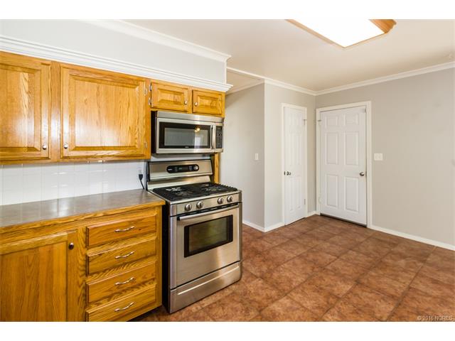 1616 Mission Road, Bartlesville, OK 74006
