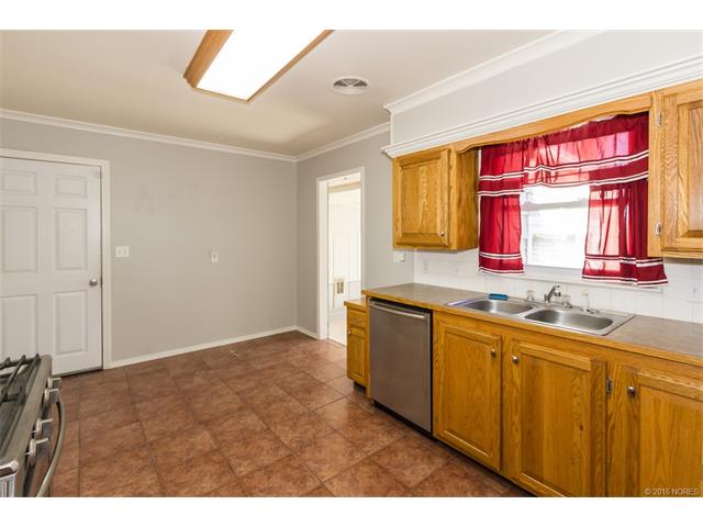 1616 Mission Road, Bartlesville, OK 74006