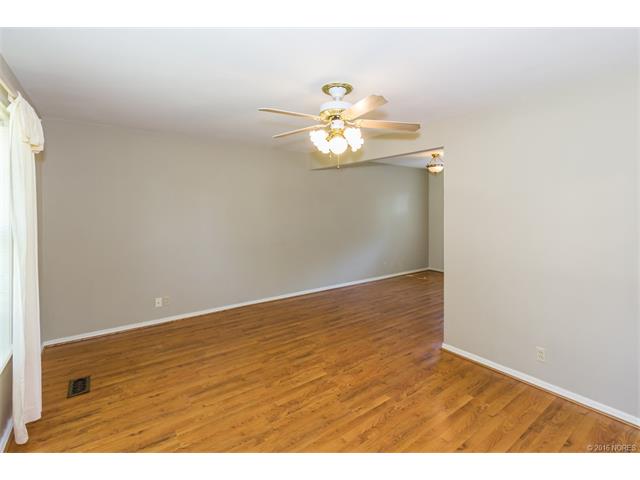 1067 Renick Lane, Bartlesville, OK 74006