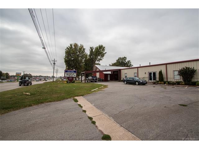 11710 S Memorial Drive, Bixby, OK 74008
