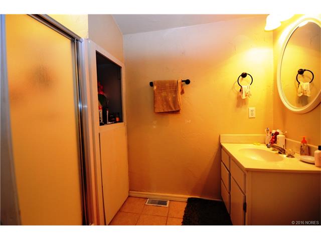 233 W 8th Avenue, Bristow, OK 74010