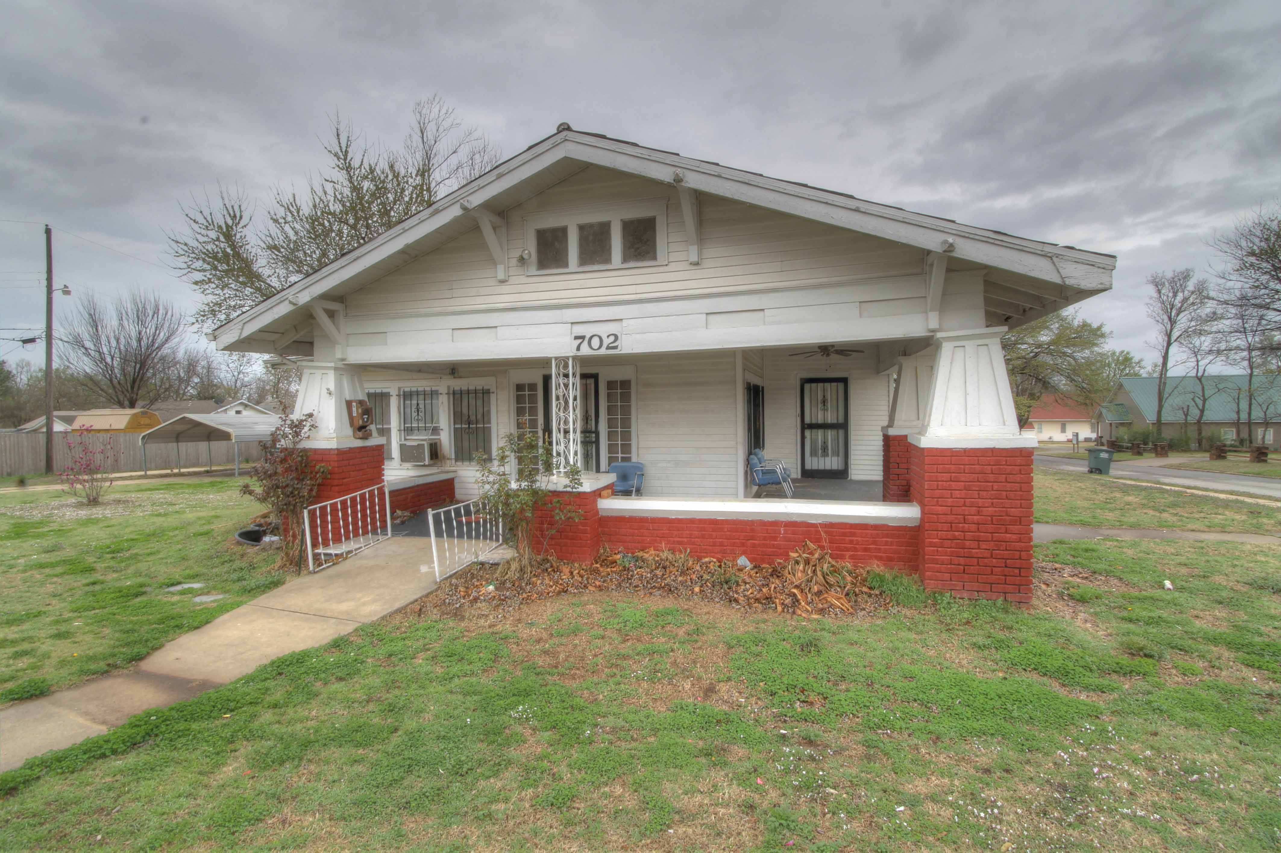 702 S Chestnut Street, Bristow, OK 74010
