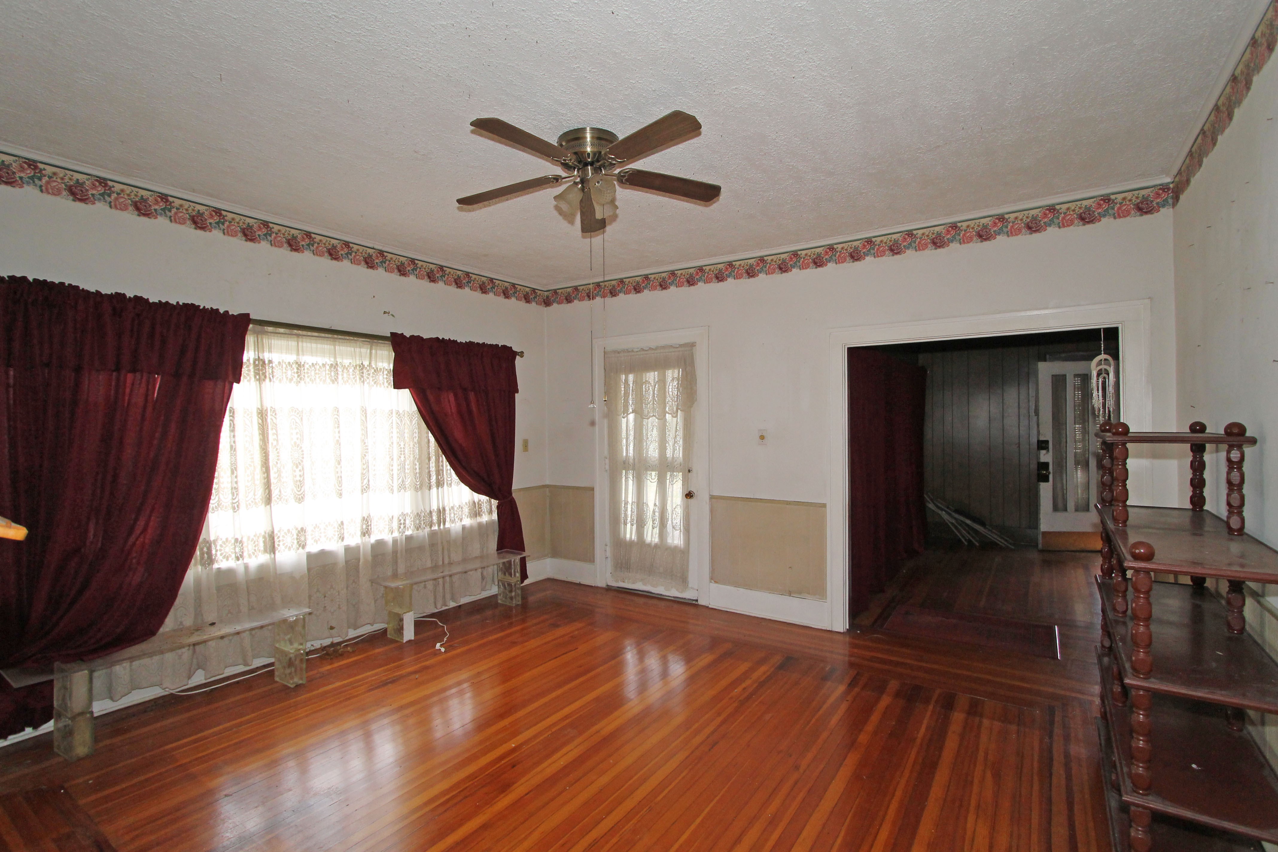 702 S Chestnut Street, Bristow, OK 74010
