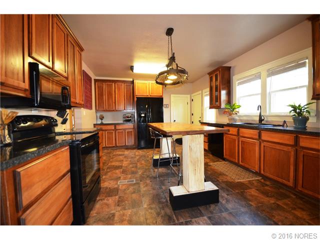 247 W 9th Avenue, Bristow, OK 74010