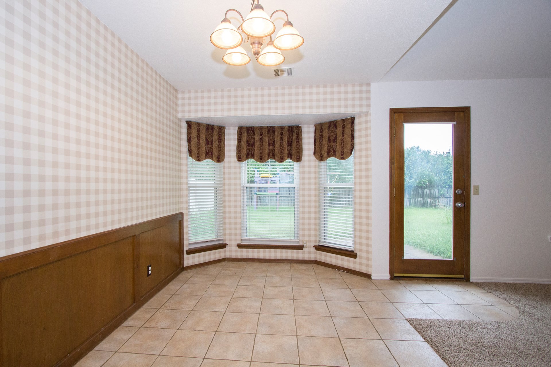 1310 W Hot Springs Street, Broken Arrow, OK 74011