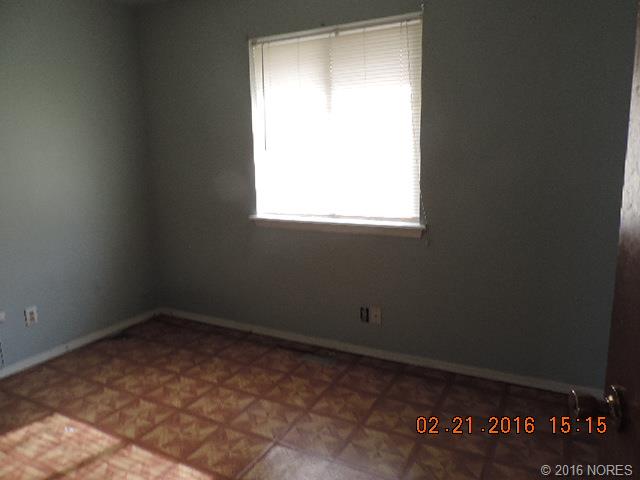 909 W 6th Street, Claremore, OK 74017