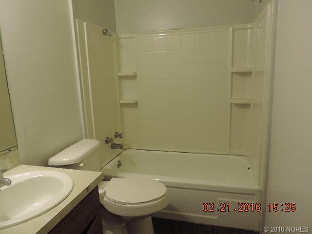 909 W 6th Street, Claremore, OK 74017