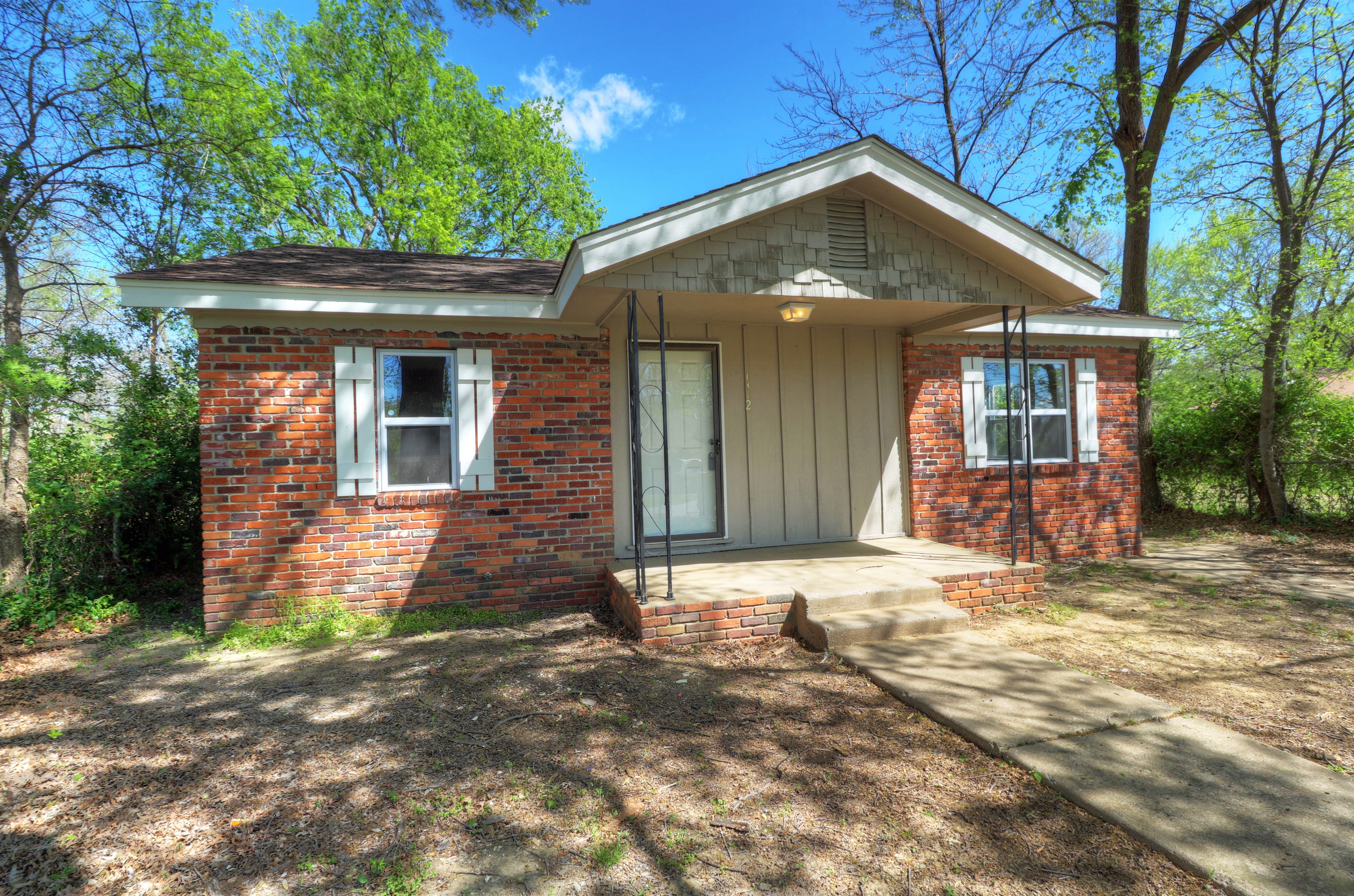 1312 W Strain Street, Claremore, OK 74017