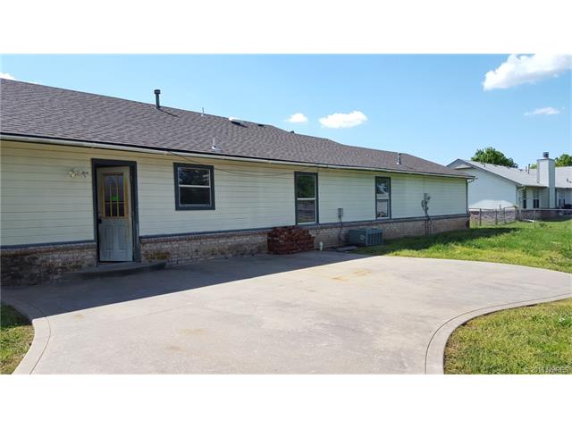 25345 S Holliday Drive, Claremore, OK 74019