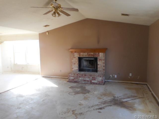 25345 S Holliday Drive, Claremore, OK 74019