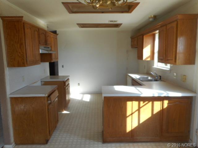 25345 S Holliday Drive, Claremore, OK 74019
