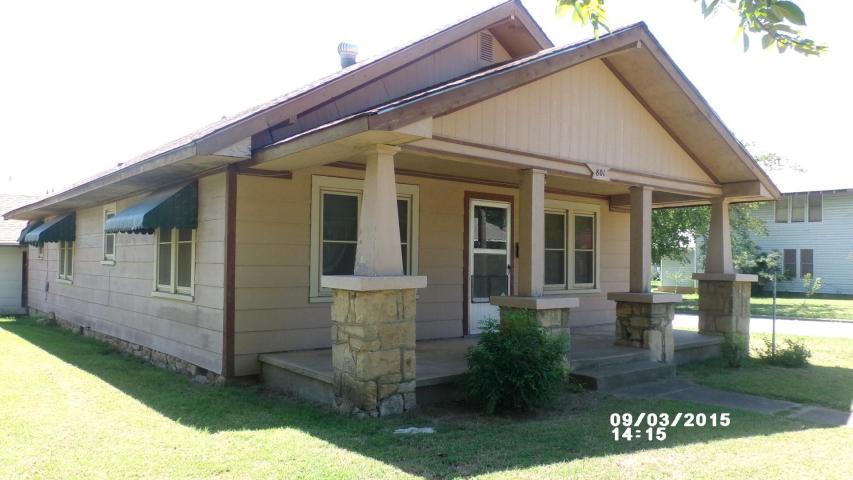 801-805 E Maple Street, Cushing, OK 74023