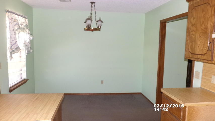 208 E 9th PL, Cushing, OK 74023
