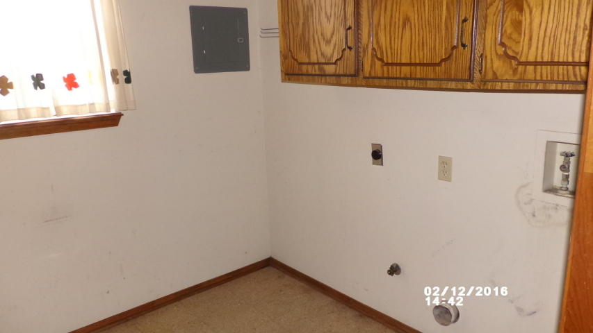 208 E 9th PL, Cushing, OK 74023
