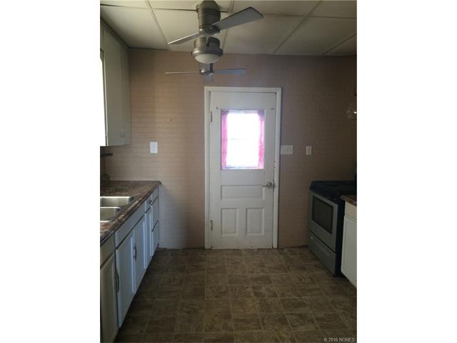 1215 N Front Street, Dewey, OK 74029