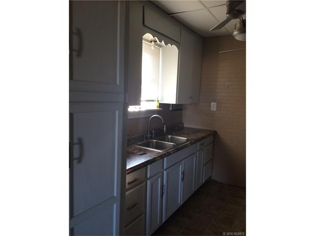 1215 N Front Street, Dewey, OK 74029