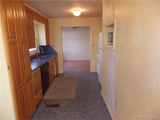 808 N Ross Avenue, Dewey, OK 74029