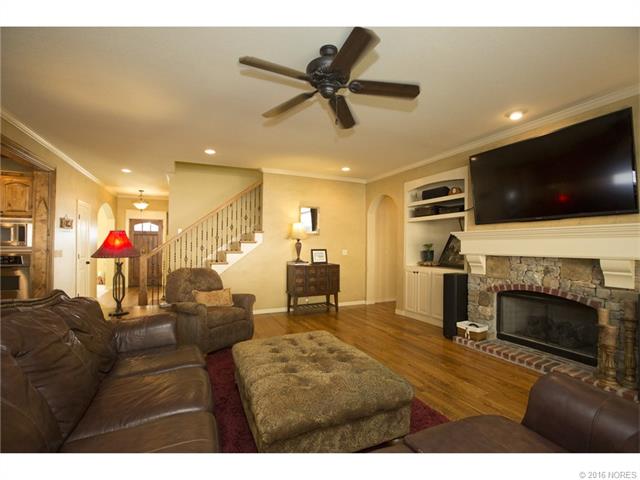 12506 S 13th Place, Jenks, OK 74037