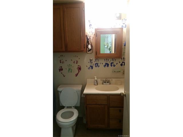 217 E 14th Street, Mounds, OK 74047