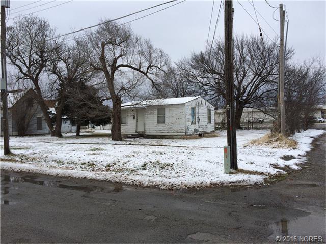 118 N Locust Street, Nowata, OK 74048