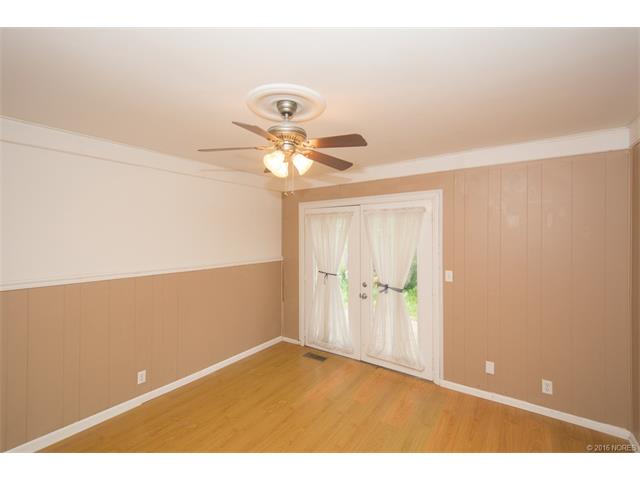 810 N Elm Street, Owasso, OK 74055