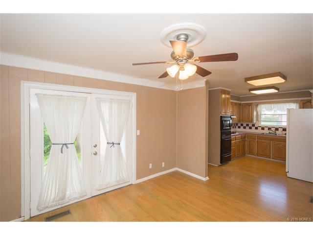 810 N Elm Street, Owasso, OK 74055