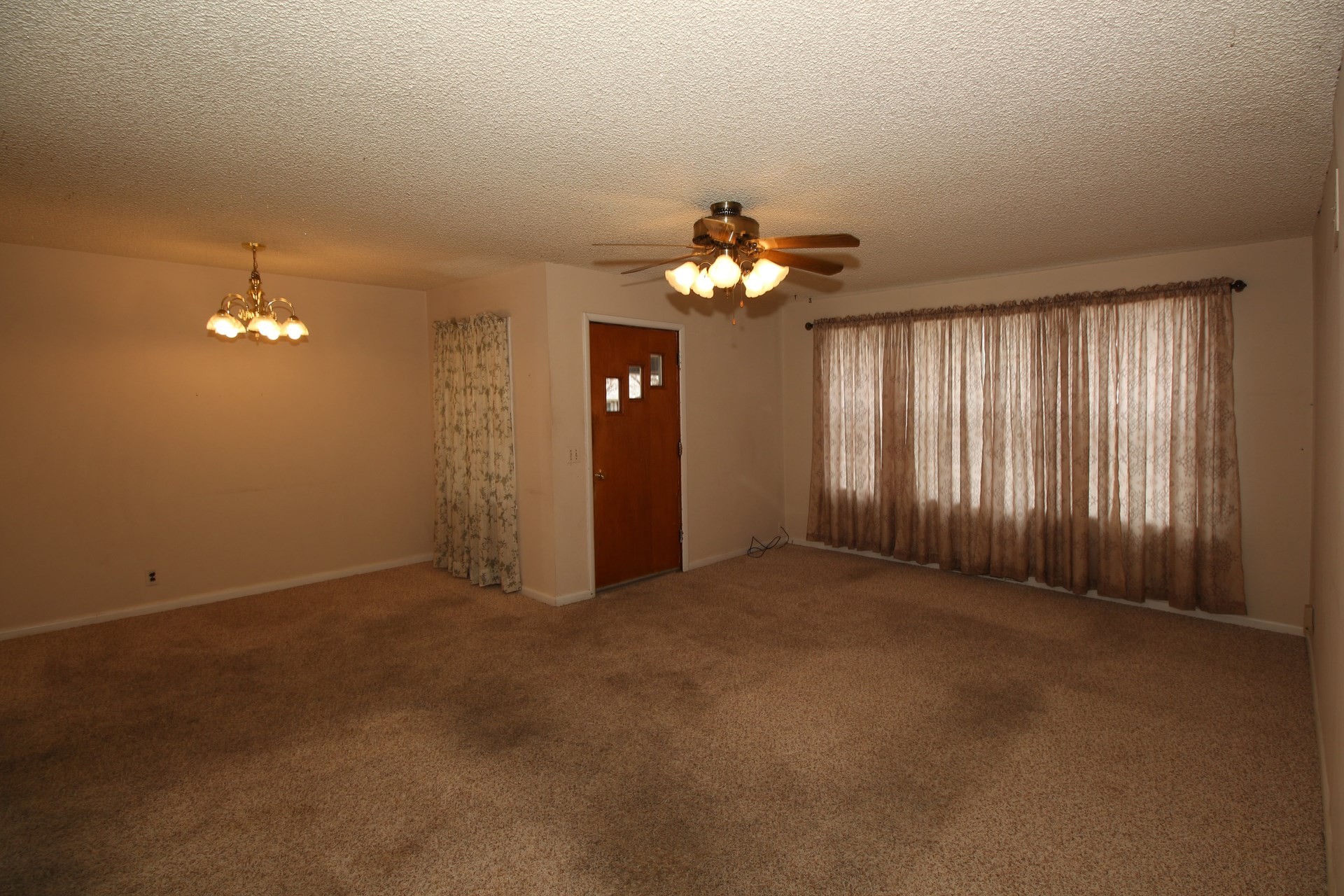 1014 S Russell Street, Skiatook, OK 74070
