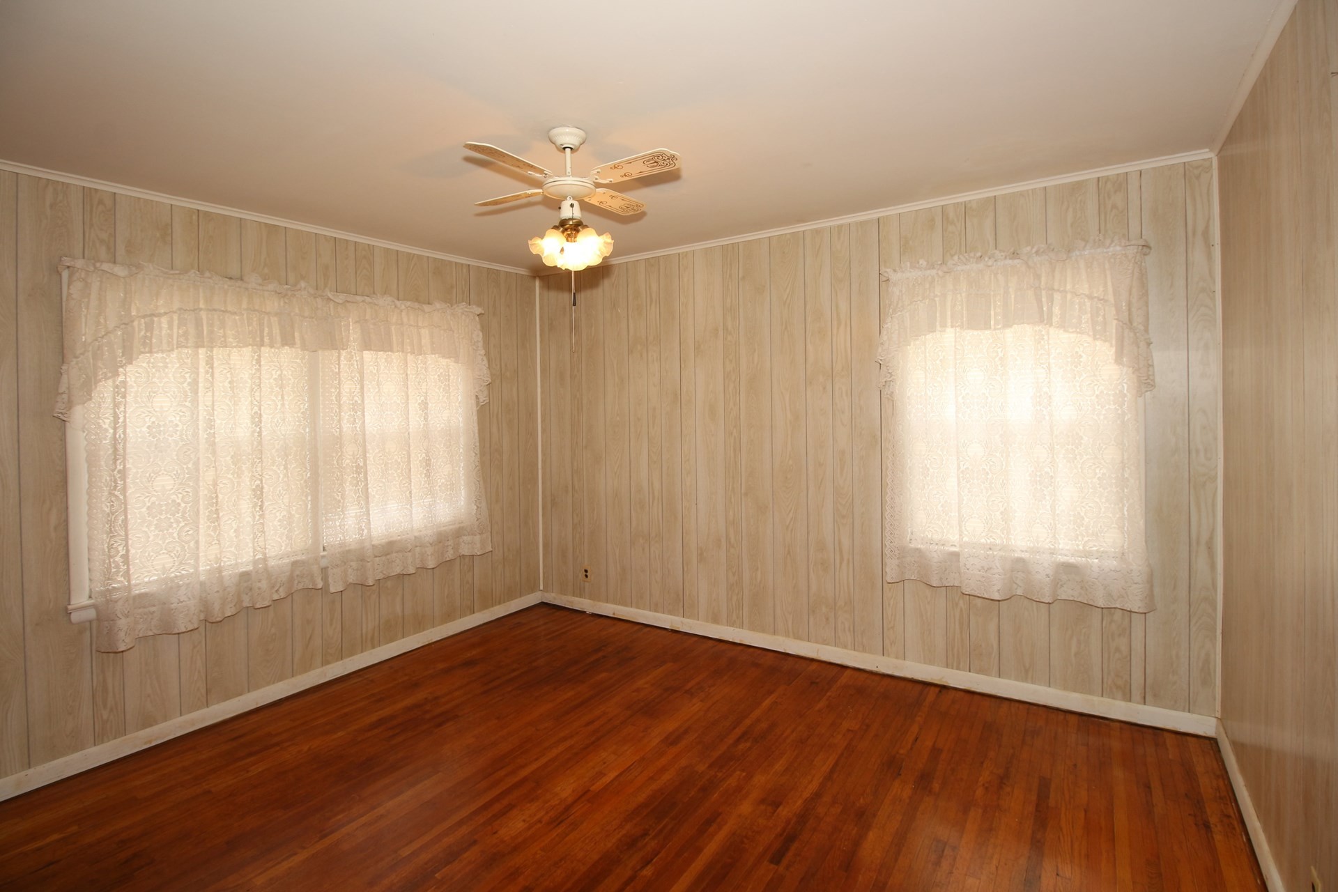 1014 S Russell Street, Skiatook, OK 74070