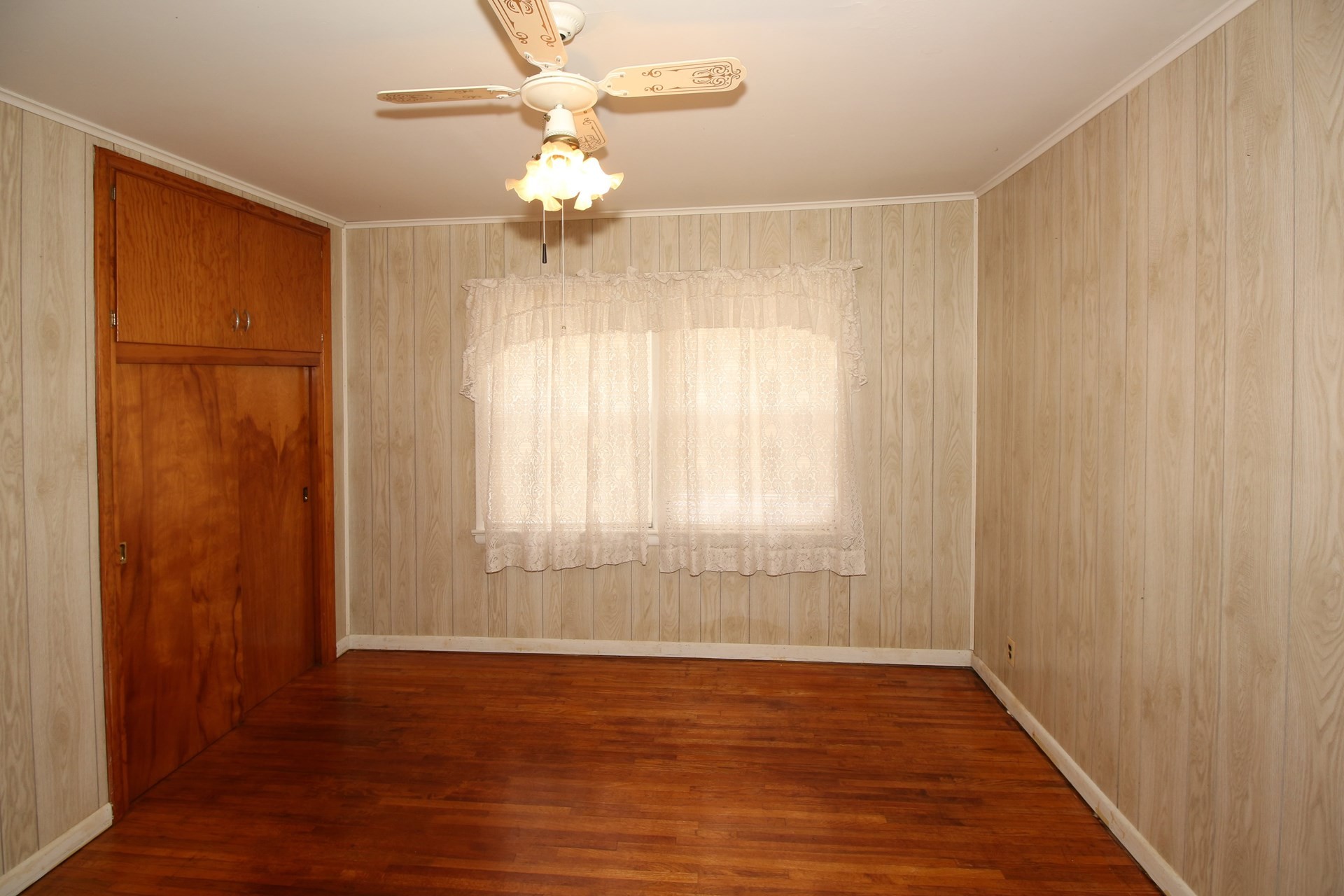 1014 S Russell Street, Skiatook, OK 74070