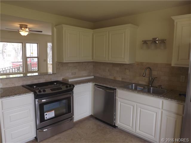 814 S Russell Street, Skiatook, OK 74070