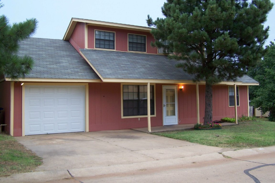2208 E Crestwood Dr, Stillwater, OK 74075