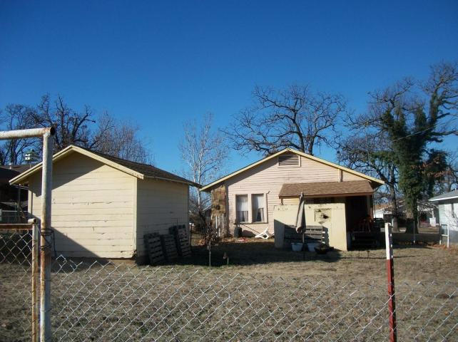 420 N 'E' St, Yale, OK 74085