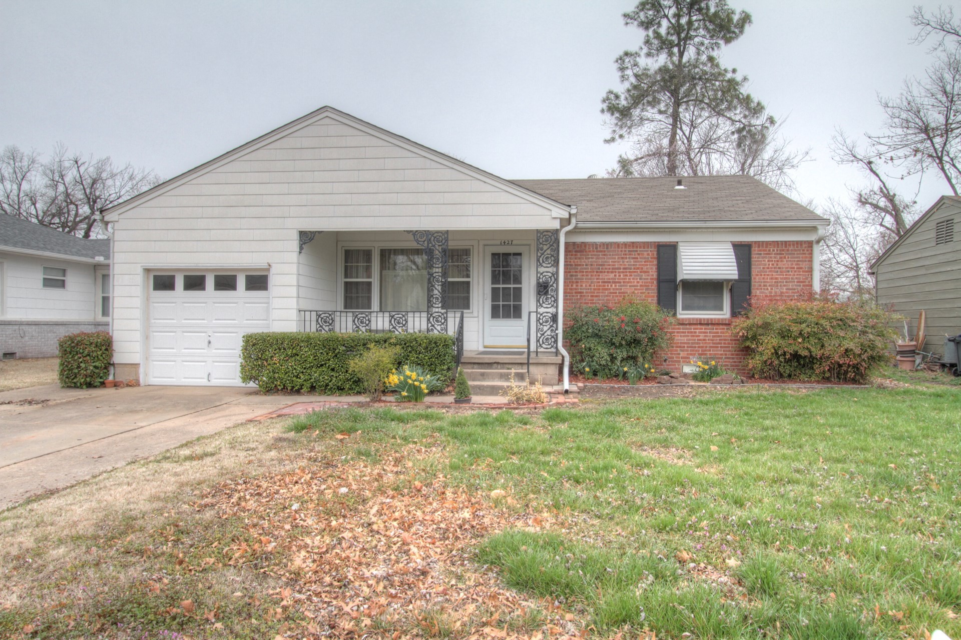 1427 E 52nd Place, Tulsa, OK 74105