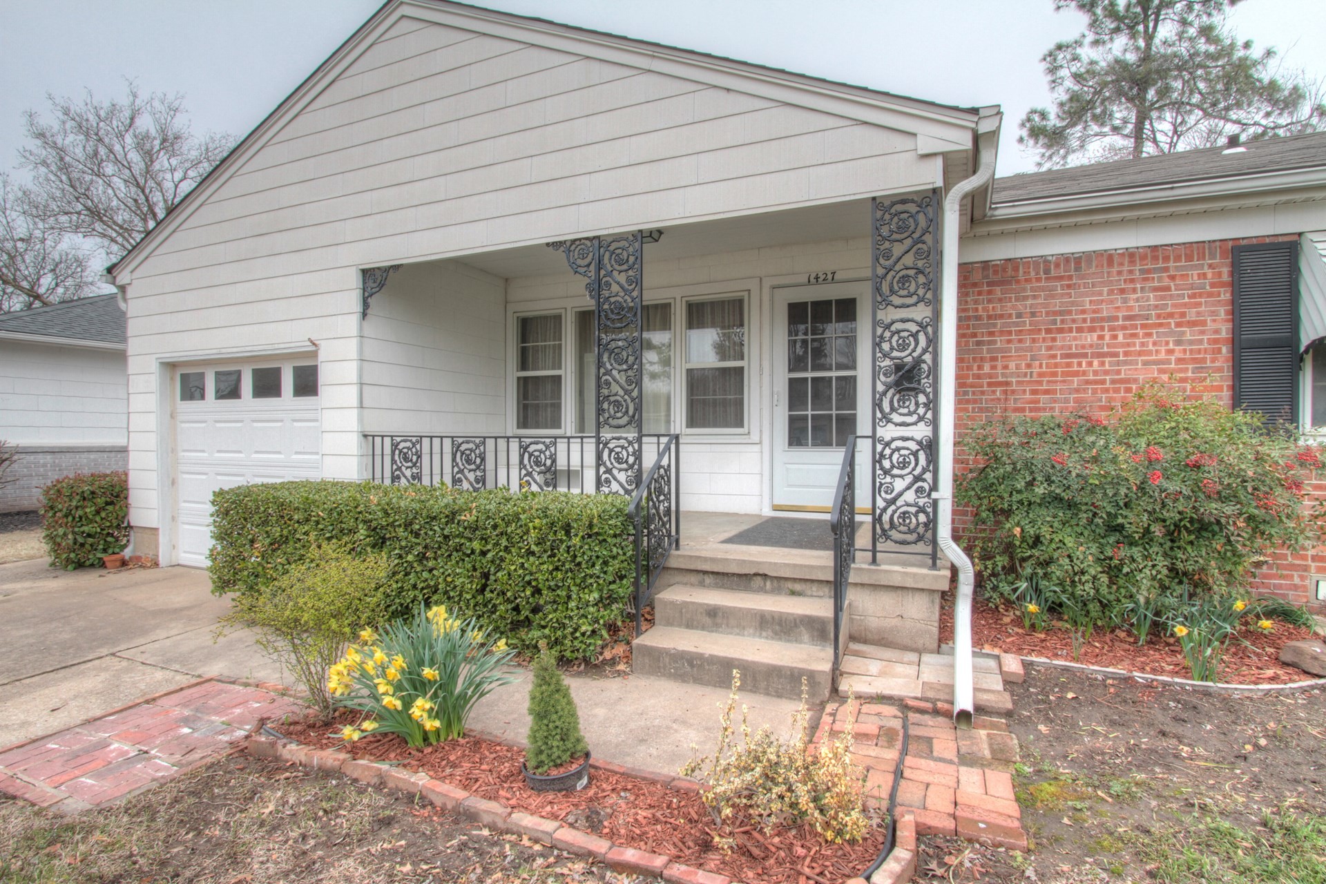 1427 E 52nd Place, Tulsa, OK 74105