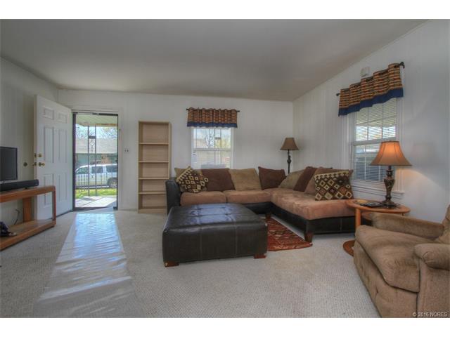 39 S 70th East Avenue, Tulsa, OK 74112