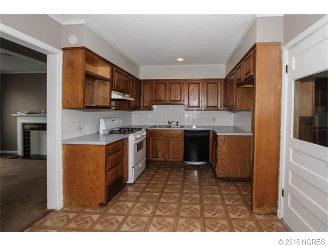 2136 S Oswego Place, Tulsa, OK 74114