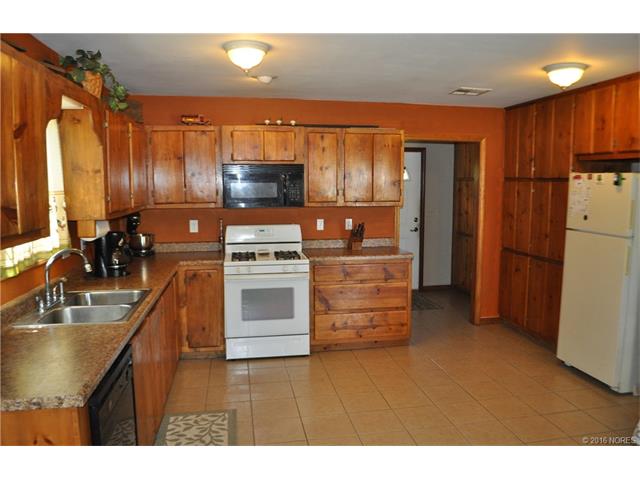 37013 S 4420 Road, Big Cabin, OK 74332