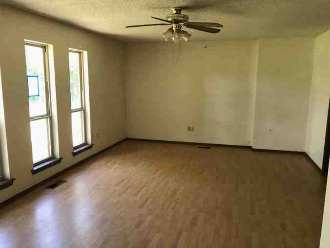 1604 N Fox StreetChouteau, OK, 74337Mayes County