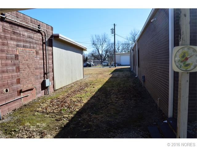 121 W Main Street, Chouteau, OK 74337