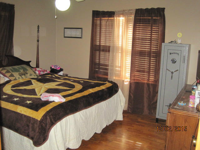 202 N Elm St, Commerce, OK 74339