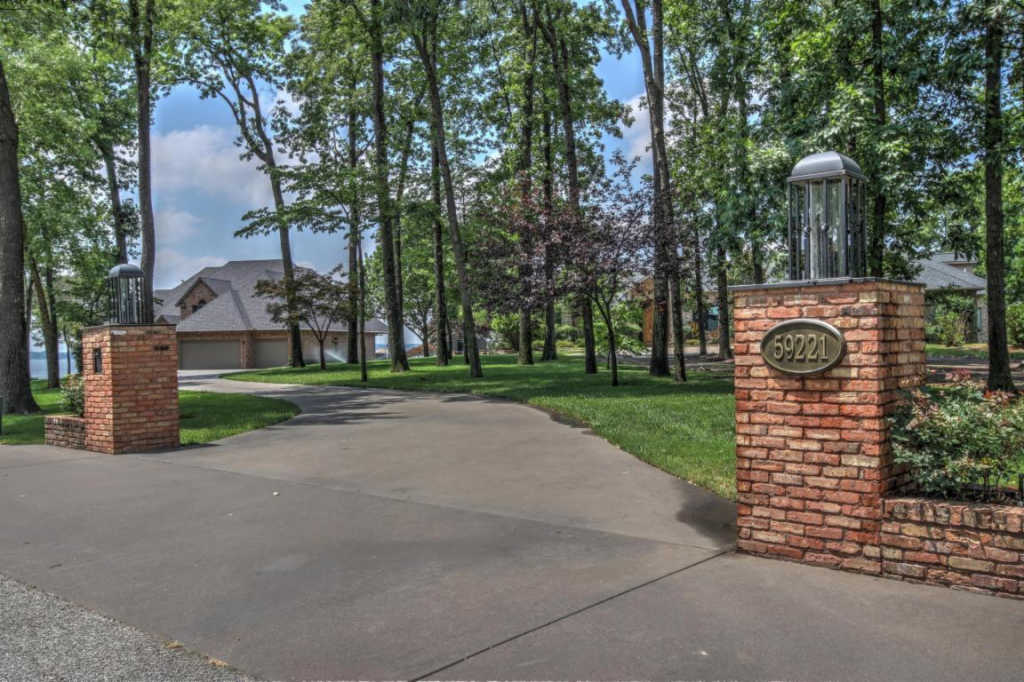 59221 E 288 Lane, Grove, OK 74344